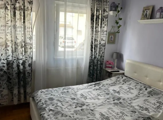 Cosy Apartment-Private Parking
