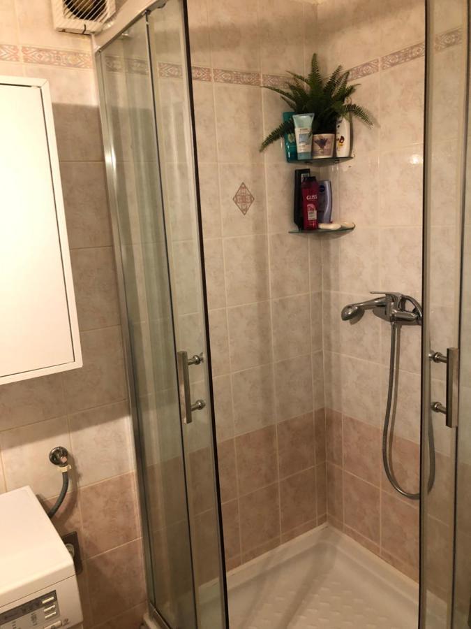 Cosy Apartment-private Parking