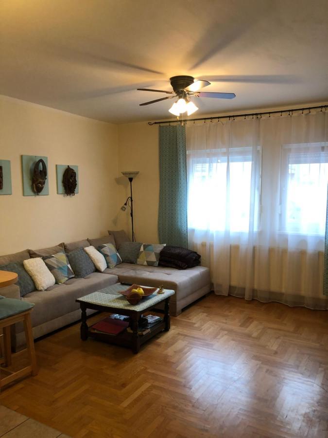 Cosy Apartment-private Parking
