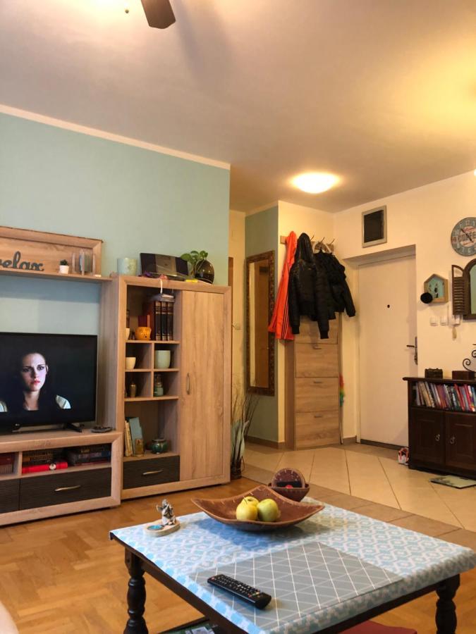 Cosy Apartment-private Parking