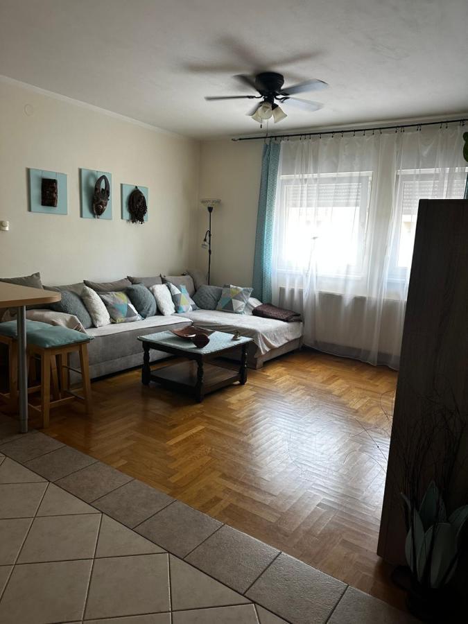 Cosy Apartment-private Parking