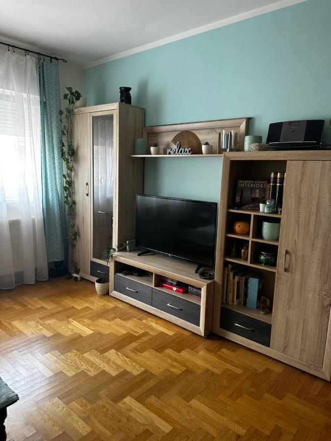 Apartment Cosy Apartment-private Parking *